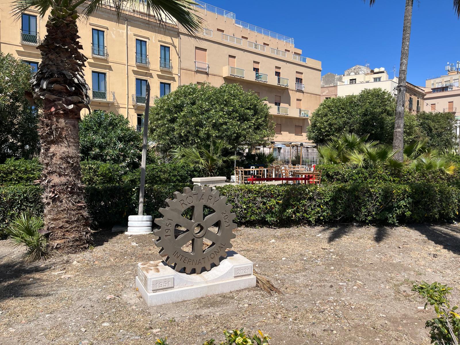 Il Rotary di Trapani per il decoro urbano: manutenzione delle aiuole di Piazza Garibaldi, 30 aprile 2024